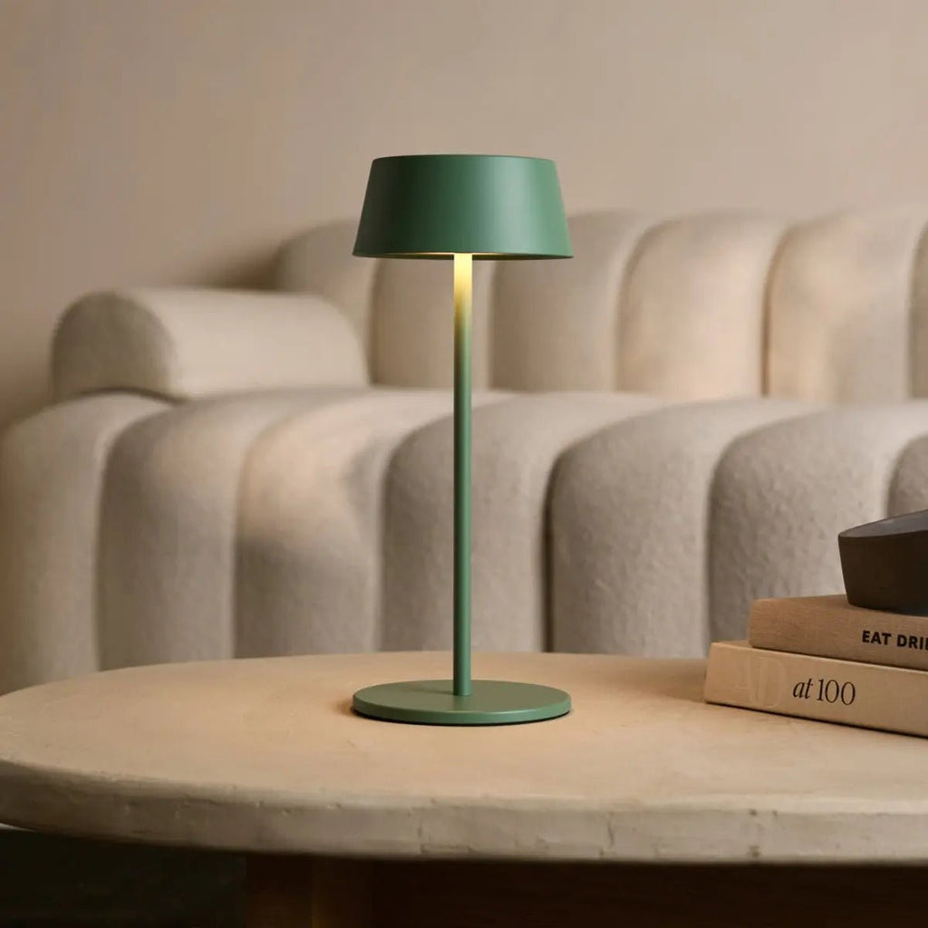 Lampe de table rechargeable verte Hugo Sage - Élégante, à intensité variable et sans fil