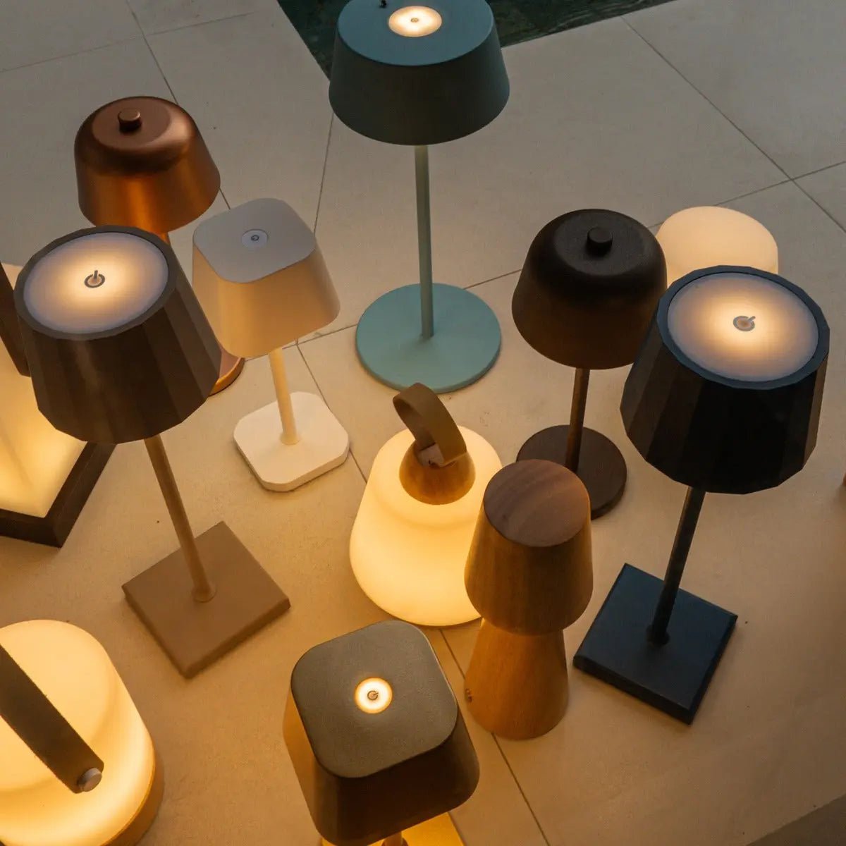 Lampe de table rechargeable Ava White – Éclairage élégant, sans fil et à intensité variable