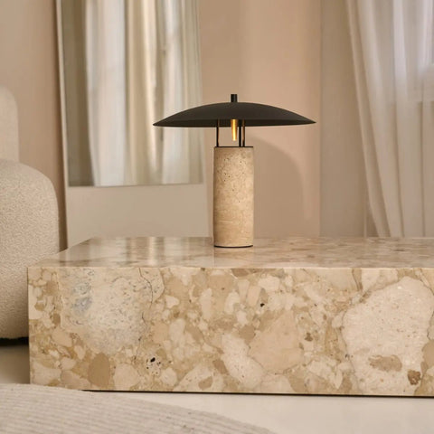 Lampe en travertin Nicolaas – Design élégant fait à la main avec métal et travertin