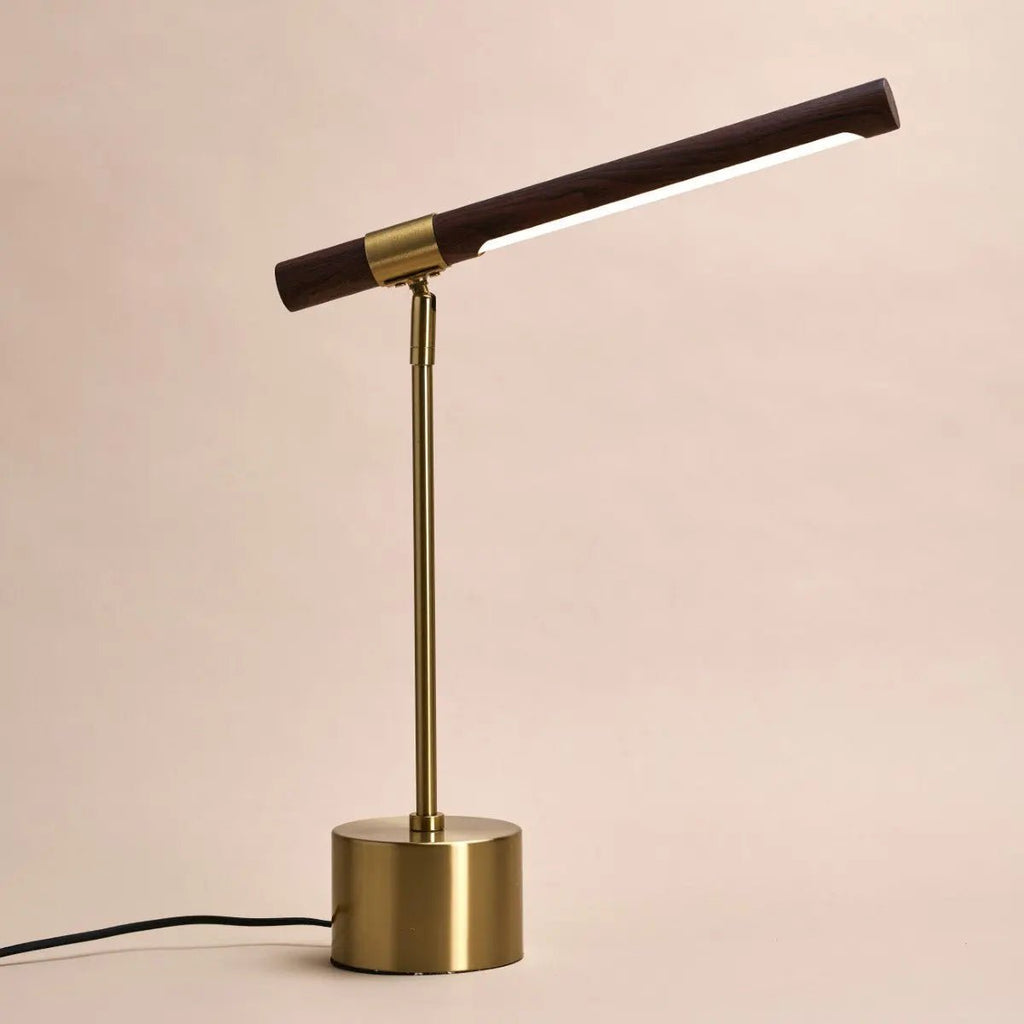 Lampe "Livia" en métal doré et bois – LED orientable, design scandinave pour bureau et salon