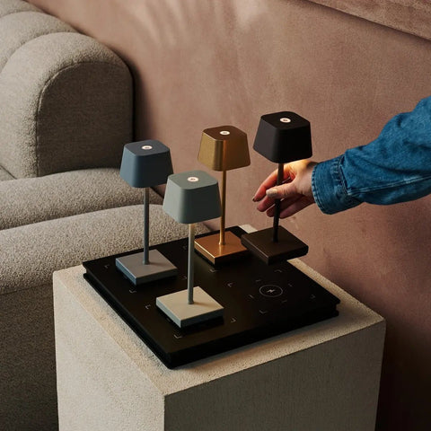 Sarphati Mini Shadow Grey Grey Cordless Table Lamp Perfection pour l'industrie hôtelière - Rechargeable sans fil via Station de chargement, lampe dimmable et 3 modes légers