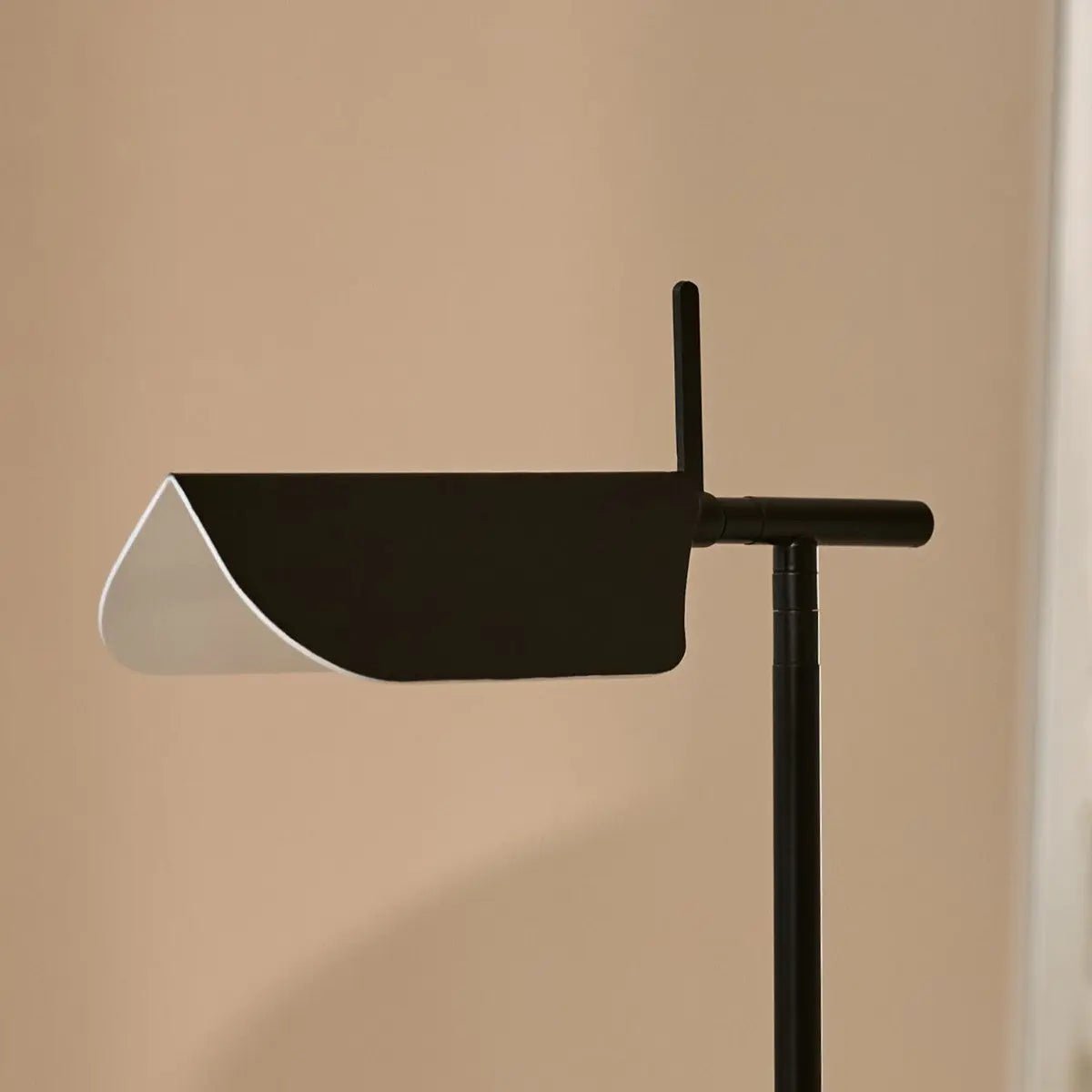 Lampe de Commode Marcello en Métal Noir – Design Scandinave Moderne