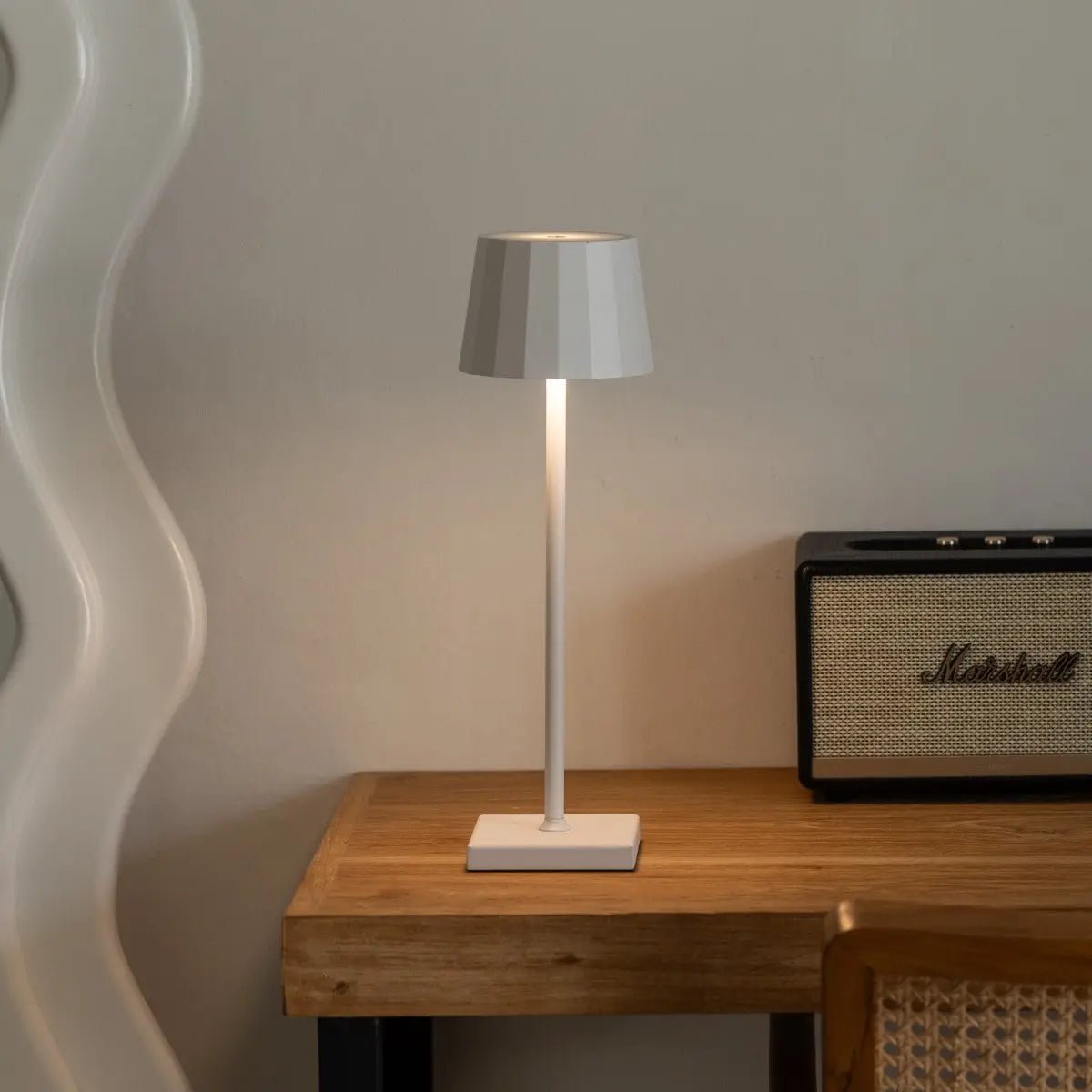 Lampe de table rechargeable William White – Sans fil, à intensité variable, autonomie de 120 heures