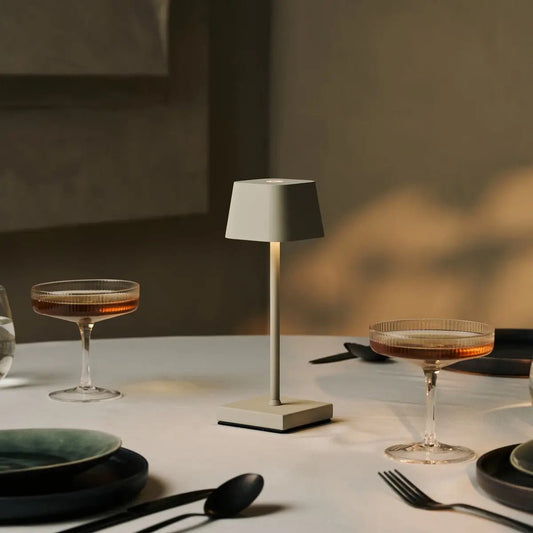 Sarphati Mini Shadow Grey Grey Cordless Table Lamp Perfection pour l'industrie hôtelière - Rechargeable sans fil via Station de chargement, lampe dimmable et 3 modes légers