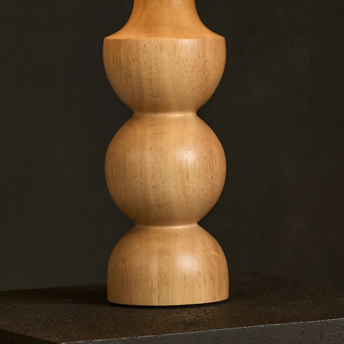 Lampe en bois brun clair Oliver avec une teinte beige | Conception géométrique élégante pour votre maison