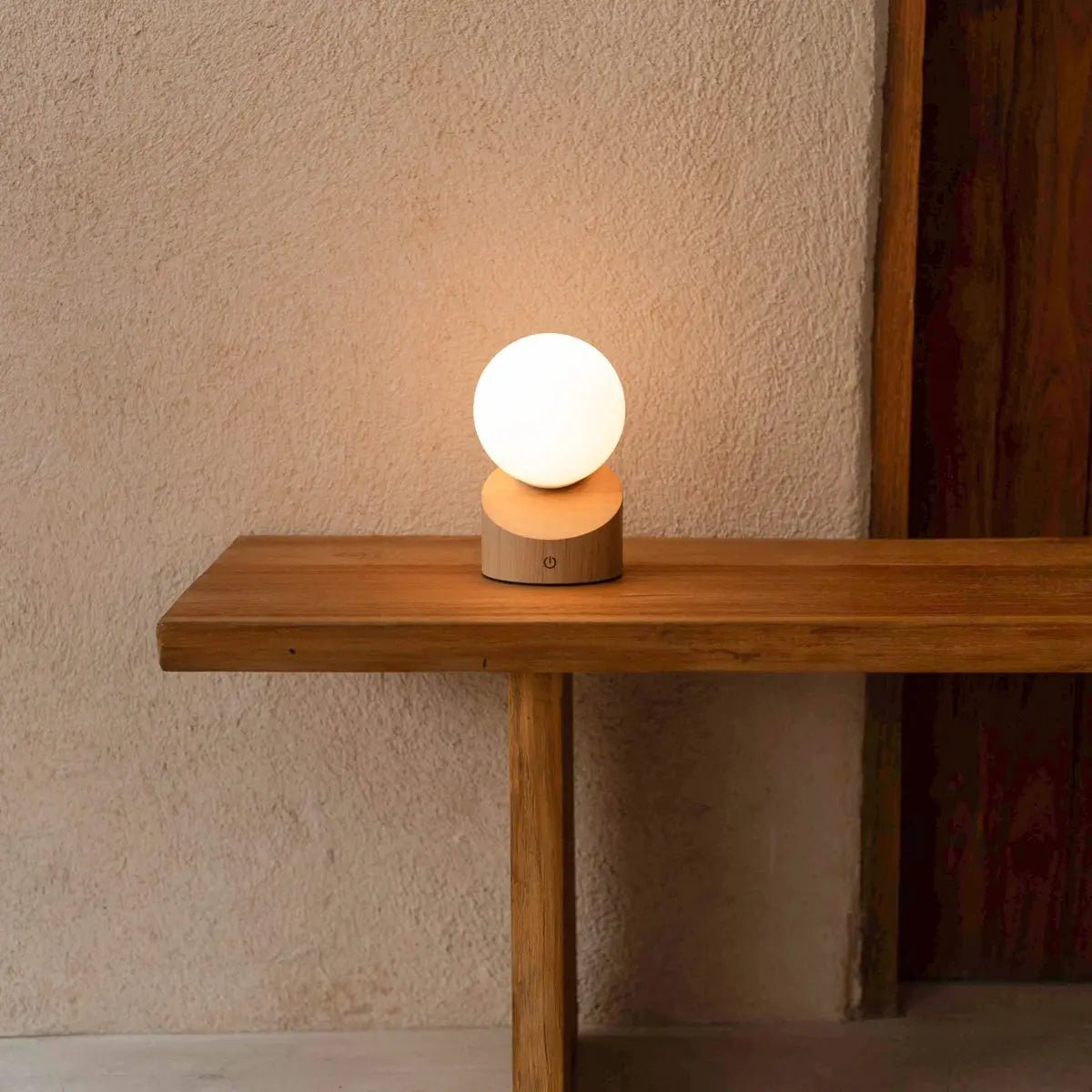 Lampe rechargeable élégante Morris – Conception sans fil, à intensité variable et respectueuse de l’environnement