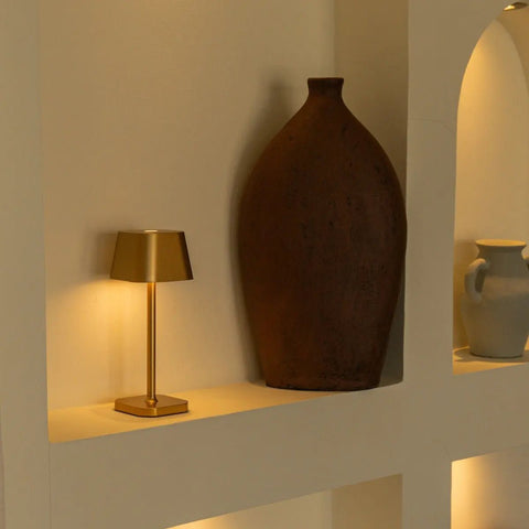 Lampe de table rechargeable Ava Or | Sans fil, variable et élégant