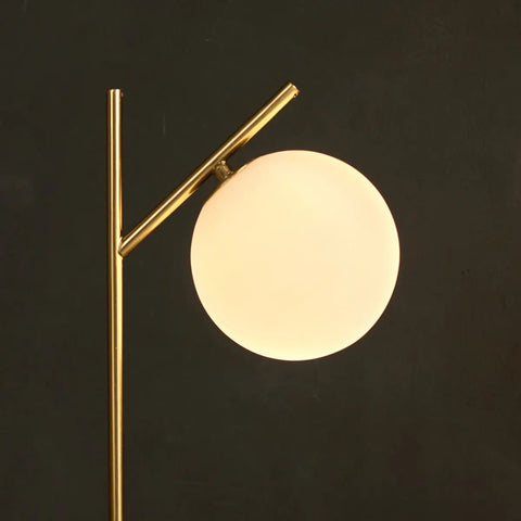 Lampe en marbre Madison avec globe en verre dépoli – Lampe de table élégante