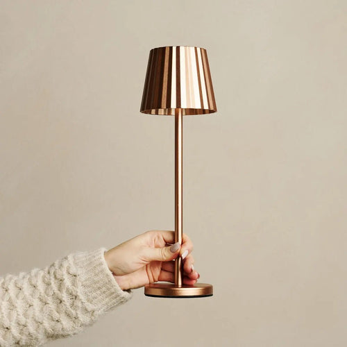 Combi Set Professional - 4 X Maya Copper Rechargeable Table Lampes et 1 X Amstel Wireless Station Wireless avec Qi-Technology - parfait pour les restaurants, l'hospitalité et les hôtels