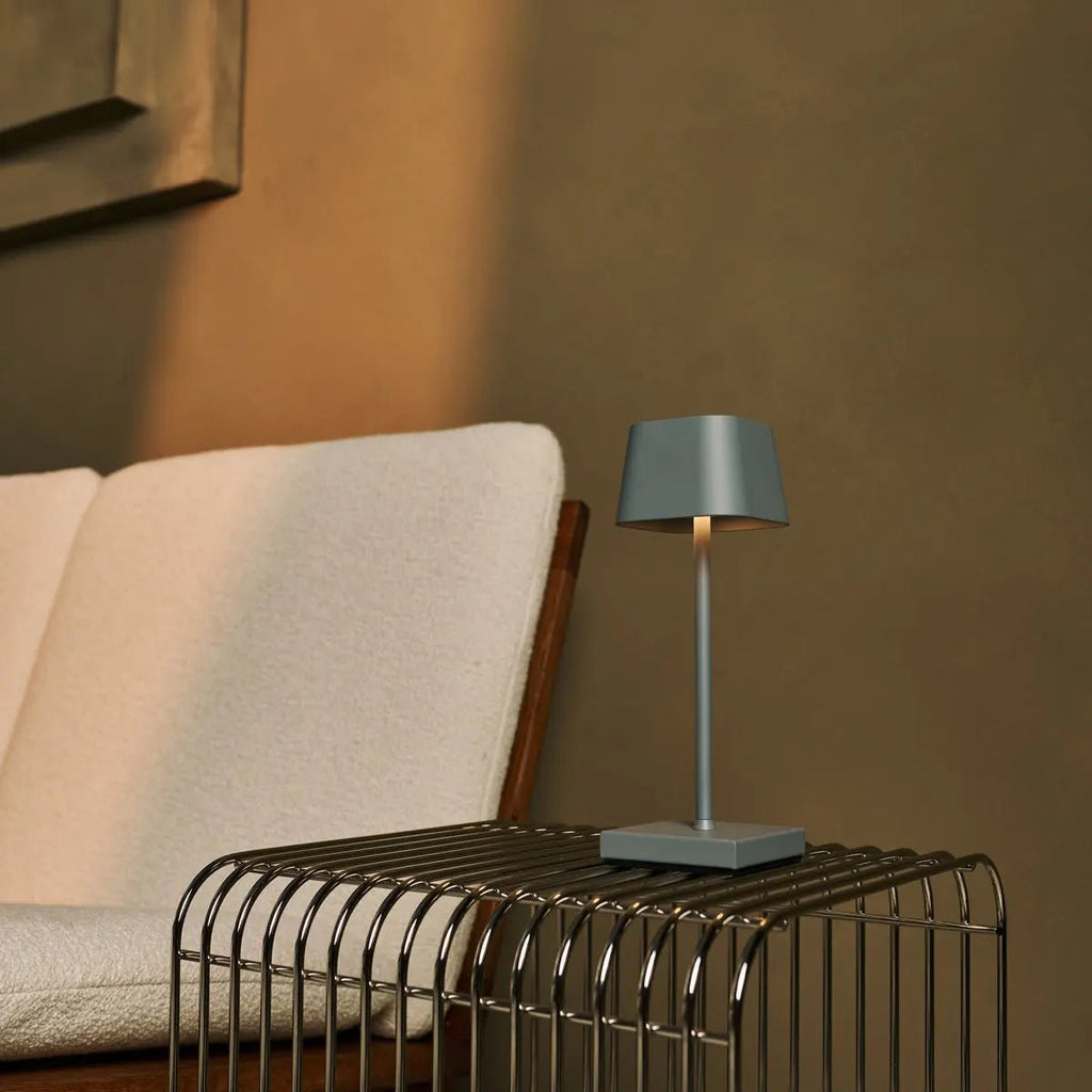 Combi set professionnel - 8 x Sarphati Mini Mouse Grey Reccharteable Table Lampes et 1 X Station centrale Station de charge sans fil avec Qi-Technology - Perfect pour les restaurants, l'hospitalité et les hôtels