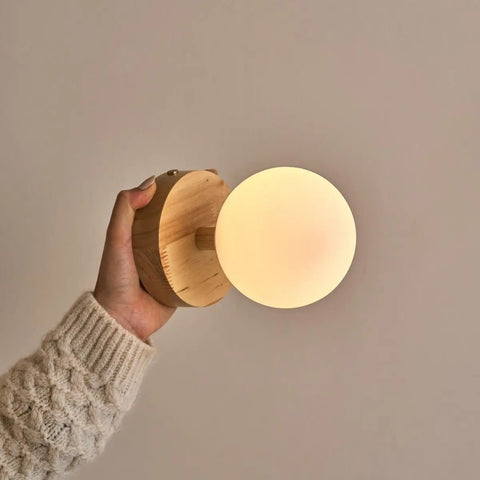 Richella Brown Light Wood & Glass Wall Light - Reccharteable et sans fil