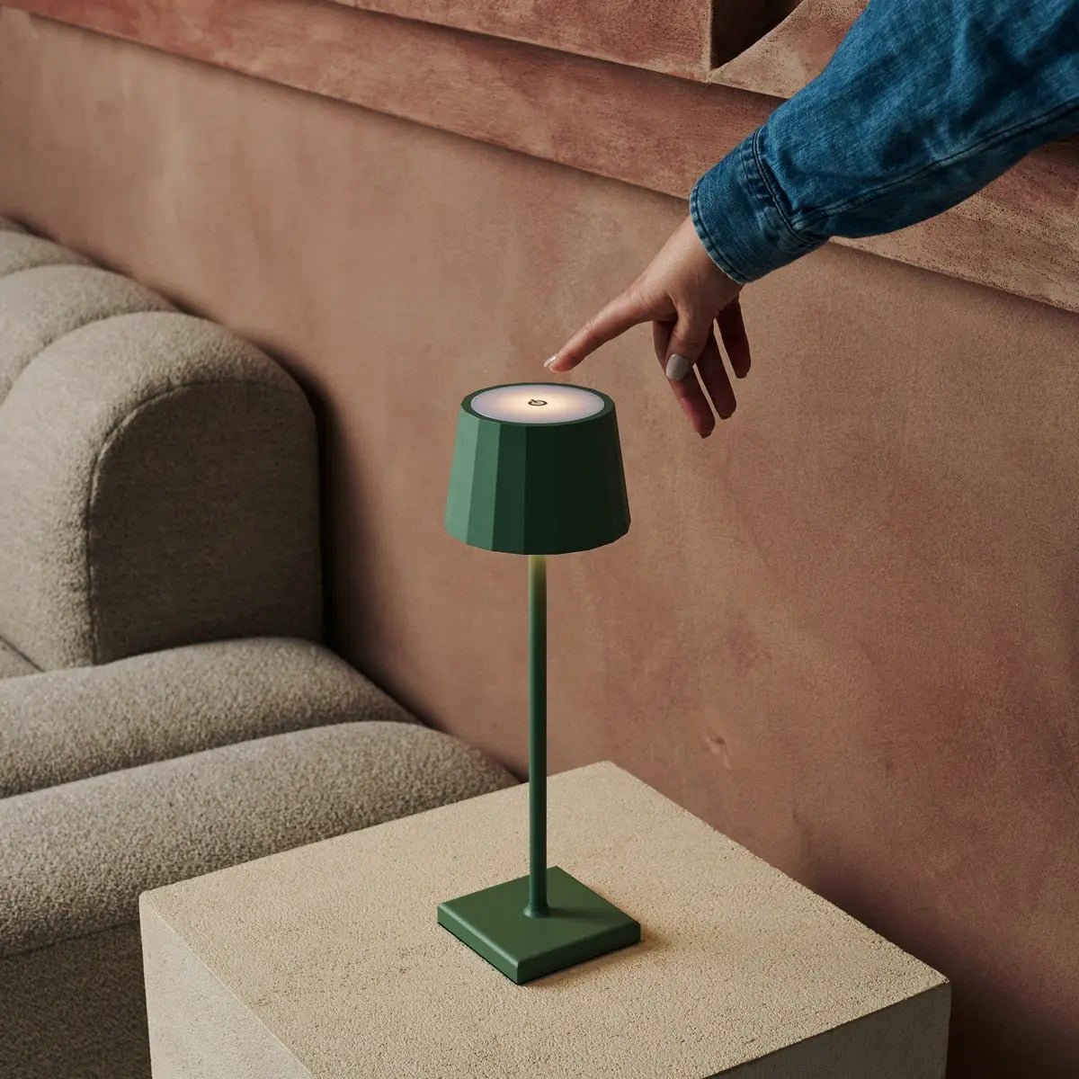 Wouter Sage Green Rechargeable Table Lampe - Charge sans fil, Dimmable, durée de vie de la batterie de 120 heures