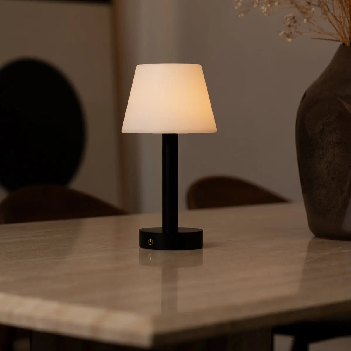 Lampe de table rechargeable en bois noir "Zoë" | Intensité variable et portable | Autonomie de la batterie de 80 heures