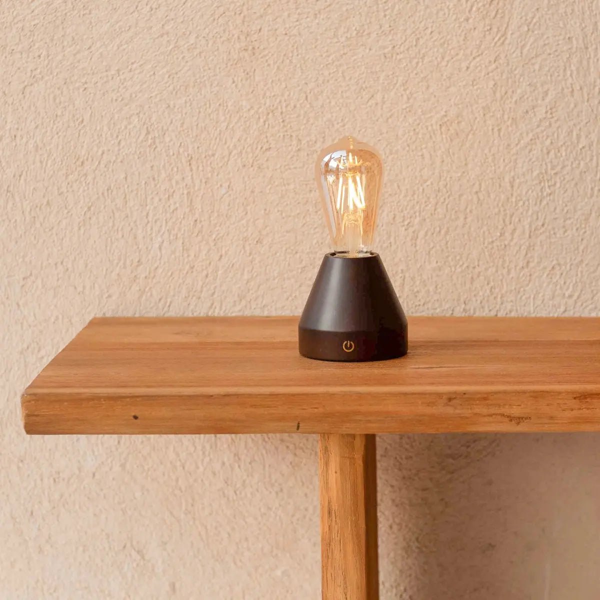 Lampe de table LED rechargeable marron foncé "Zavi" – Sans fil, à intensité variable, batterie de 80 heures