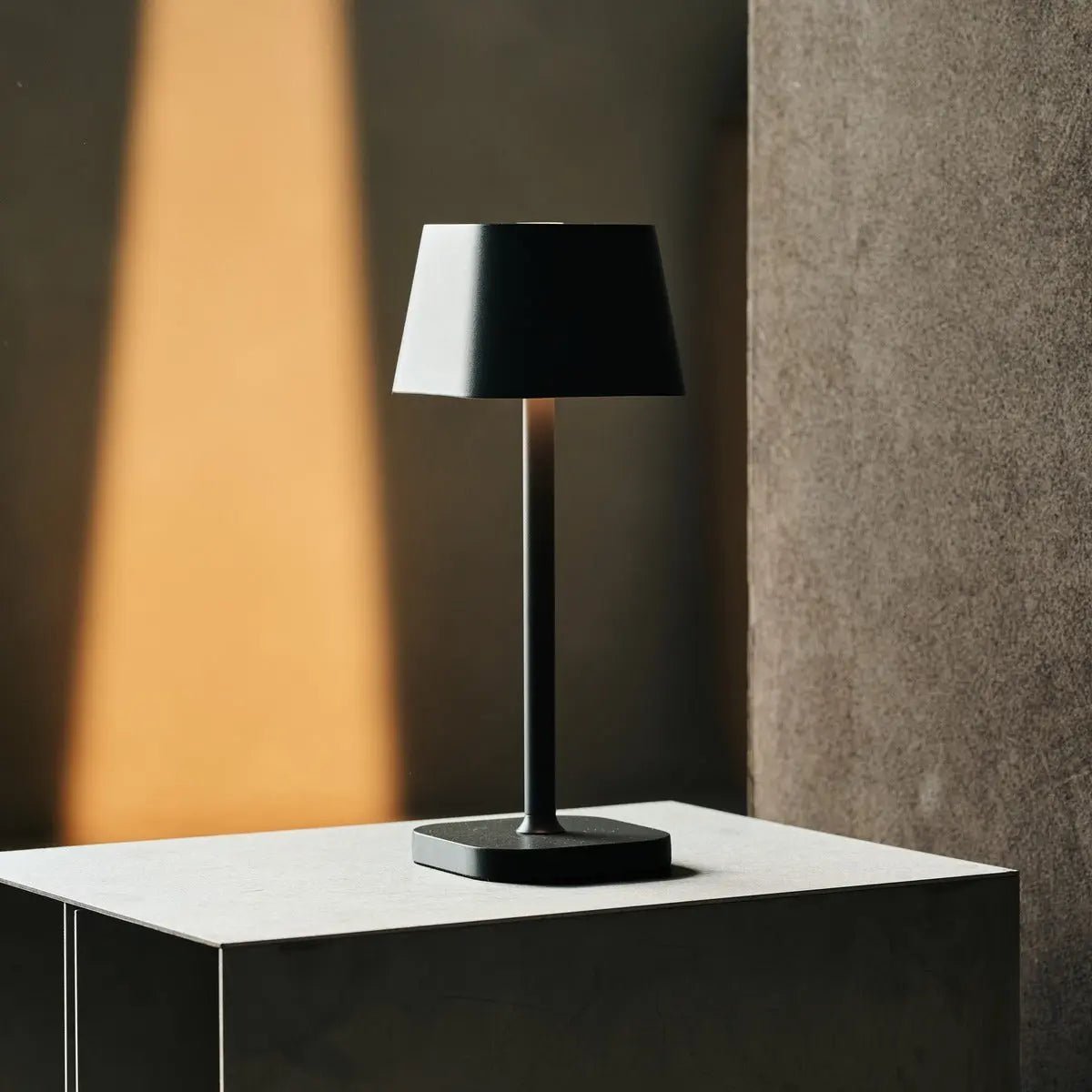 Ava Stone Grey - lampe de table rechargeable | Lampe élégante et sans fil