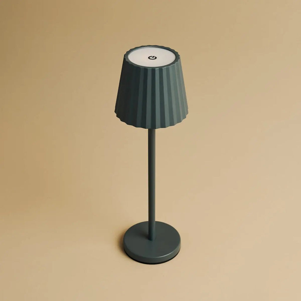 Lampe à table côtelée gris maya en fer en fer - lampe dimmable et 3 modes lumineux, rechargeable via la station de charge sans fil