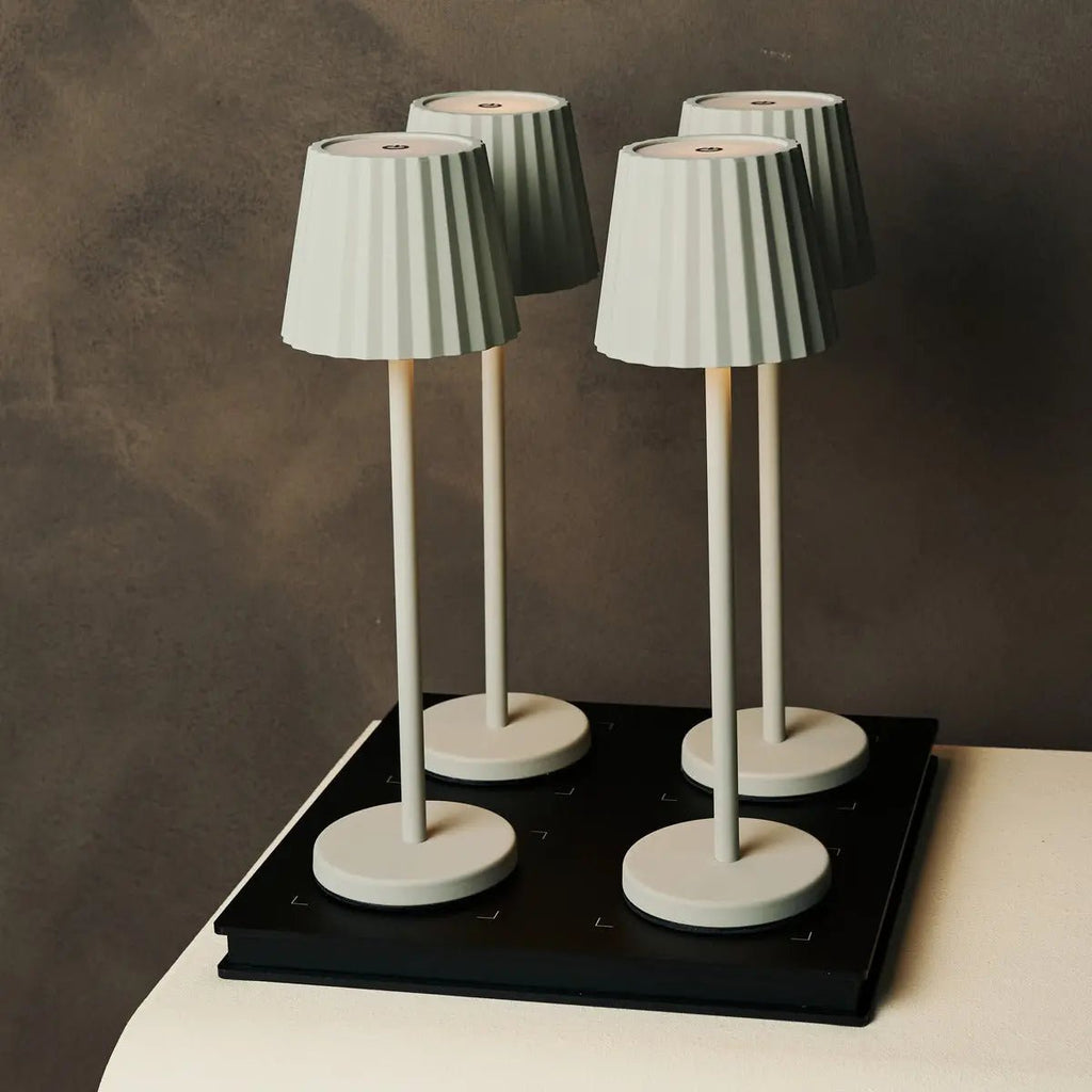 Maya Schadow Gris Grey Table Lampe en fer - lampe dimmable et 3 modes lumineux, rechargeable via la station de charge sans fil