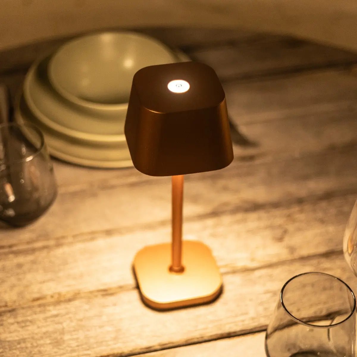 Lampe de table rechargeable en cuivre Ava | Élégant, sans fil et à intensité variable