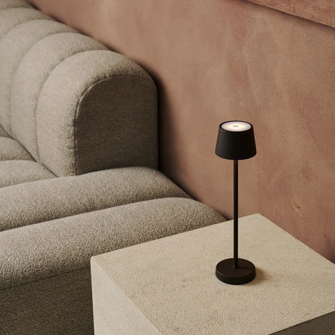 Vondel Mocha Brown Lampe rechargeable et sans fil parfaite pour l'industrie hôtelière - rechargeable sans fil via la station de charge
