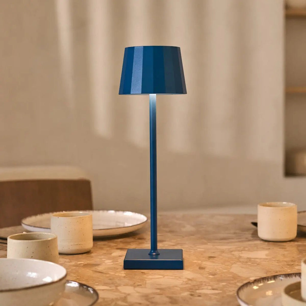 Combi Set Professional - 8 x Wouter Delftware Blue Rechargeable Table Lampes et 1 X Station centrale Station de charge sans fil avec Qi-Technology - Parfait pour les restaurants, l'hospitalité et les hôtels