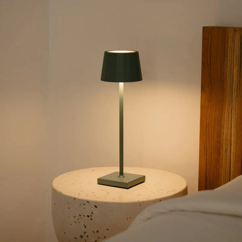 Lampe de table rechargeable verte William Sage – USB-C, intensité variable, batterie 120 heures