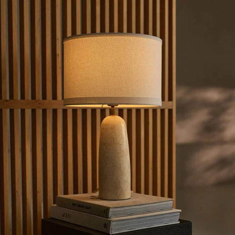 Lampe Charlotte en marbre avec abat-jour en coton – Éclairage élégant pour votre maison