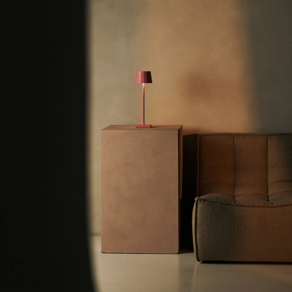 Combi set professionnel - 8 x wouter flamanto rose rechargeable lampes de table et 1 x station de charge sans fil avec Qi-technologie - parfait pour les restaurants, l'hospitalité et les hôtels