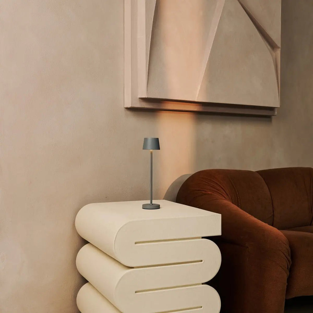 Ensemble combiné professionnel | 8 x lampes de table rechargeables Vondel Mini Mouse grises et 1 x station de recharge centrale