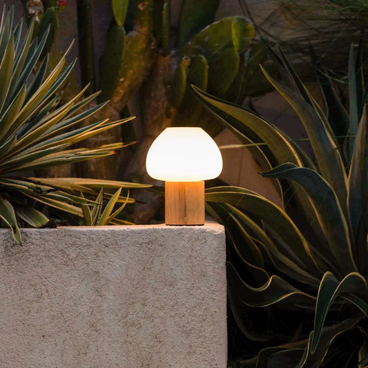 Lampe en bois Fynn marron clair – rechargeable, variable et élégante