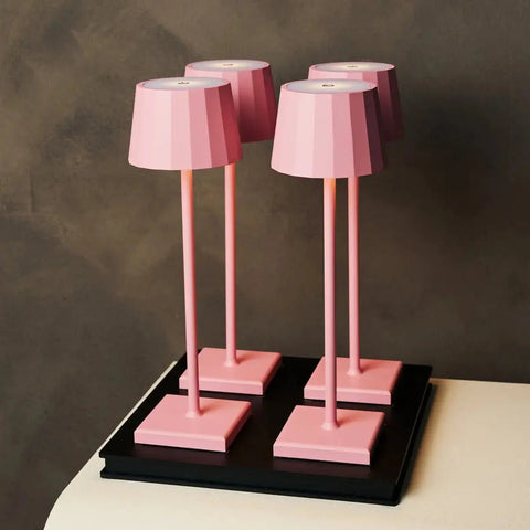 Combi set professionnel - 4 x wouter flamingo rose rechargeable lampes de table et 1 x poste de charge sans fil Amstel avec Qi-Technology - parfait pour les restaurants, l'hospitalité et les hôtels