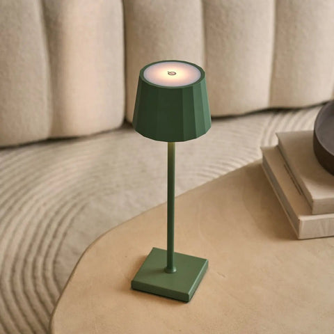 Combi Set Professional - 8 x Wouter Sage Green Rechargeable Table Lampes et 1 X Station centrale Station de charge sans fil avec Qi-Technology - Perfect pour les restaurants, l'hospitalité et les hôtels