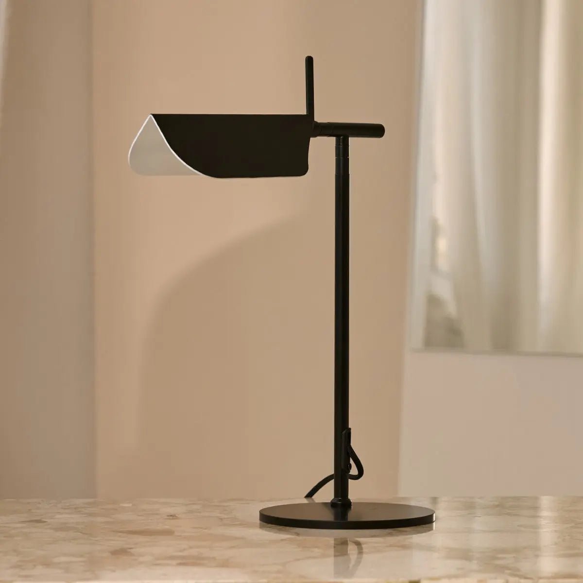 Lampe de Commode Marcello en Métal Noir – Design Scandinave Moderne