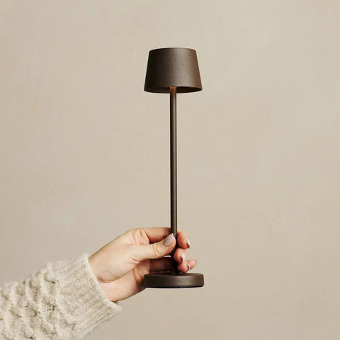 Vondel Mocha Brown Lampe rechargeable et sans fil parfaite pour l'industrie hôtelière - rechargeable sans fil via la station de charge