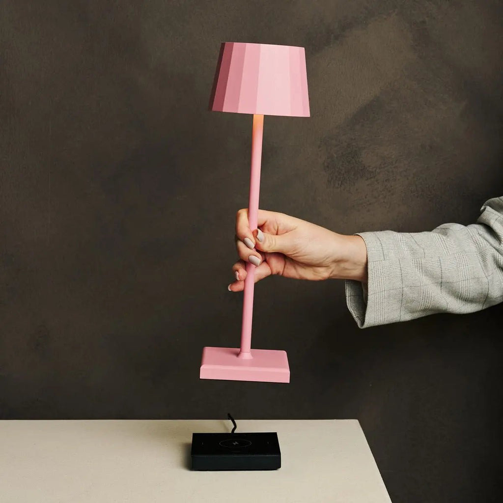 Wouter Flamingo Pink Rechargeable Table Lampe - Charge sans fil, Dimmable, durée de vie de la batterie de 120 heures
