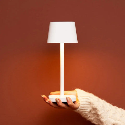 Lampe de table rechargeable Ava White – Éclairage élégant, sans fil et à intensité variable