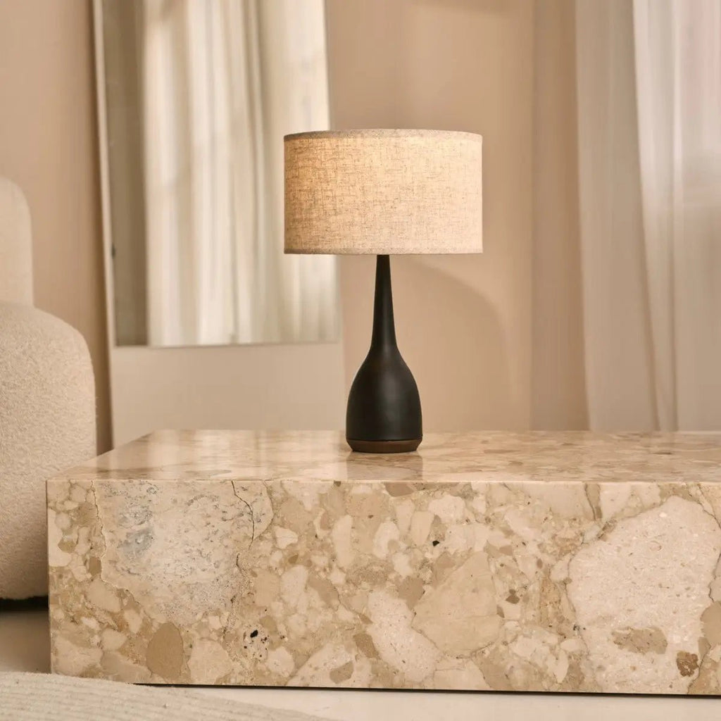 Lampe noire "Jacob" | Abat-jour en lin mélangé beige et éclairage élégant