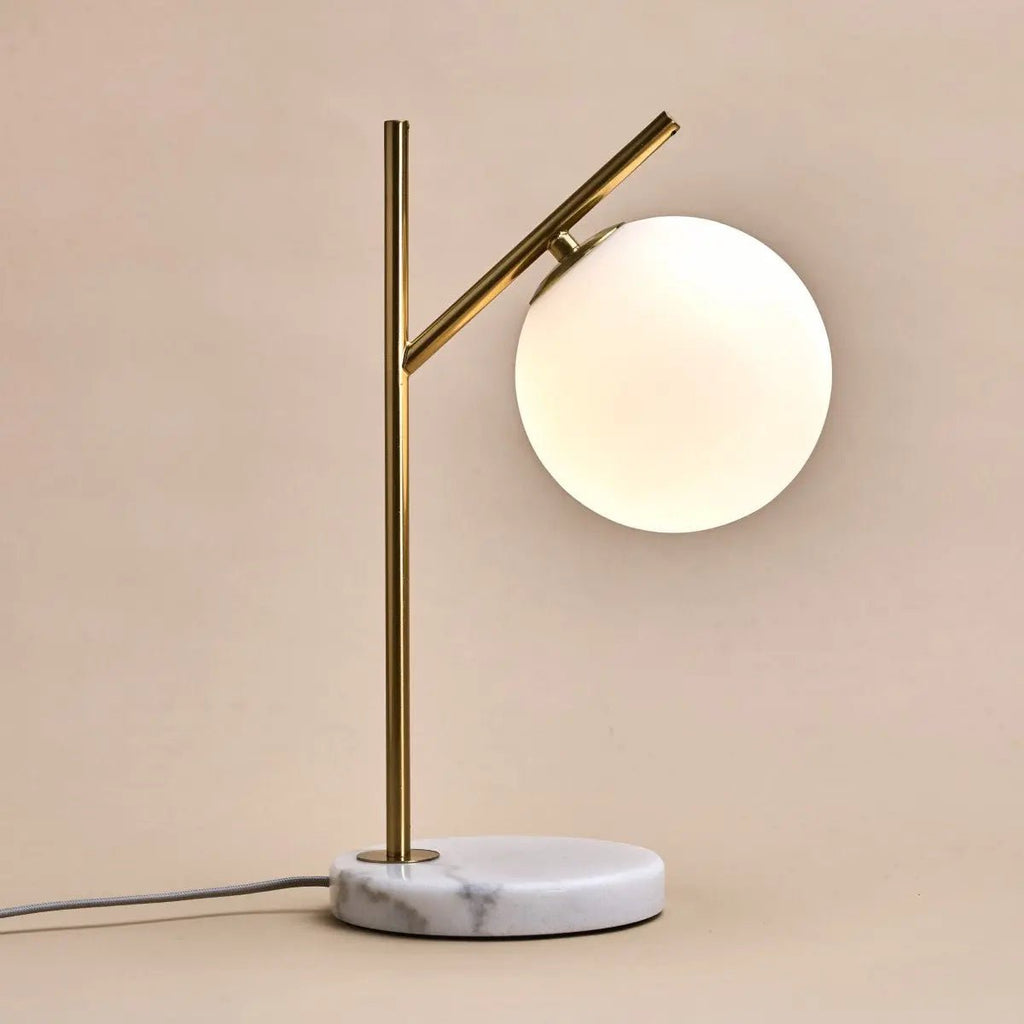 Lampe en marbre Madison avec globe en verre dépoli – Lampe de table élégante