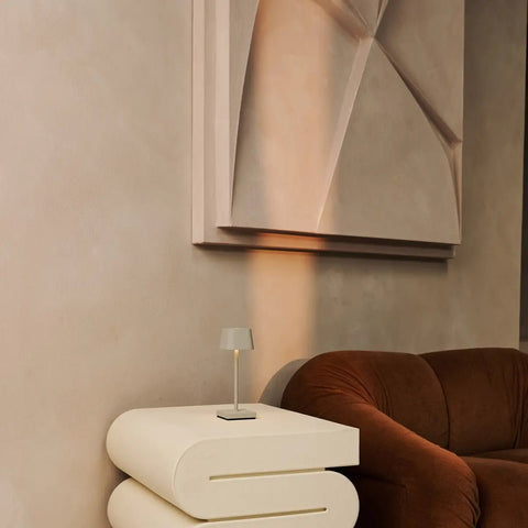 Sarphati Mini Shadow Grey Grey Cordless Table Lamp Perfection pour l'industrie hôtelière - Rechargeable sans fil via Station de chargement, lampe dimmable et 3 modes légers