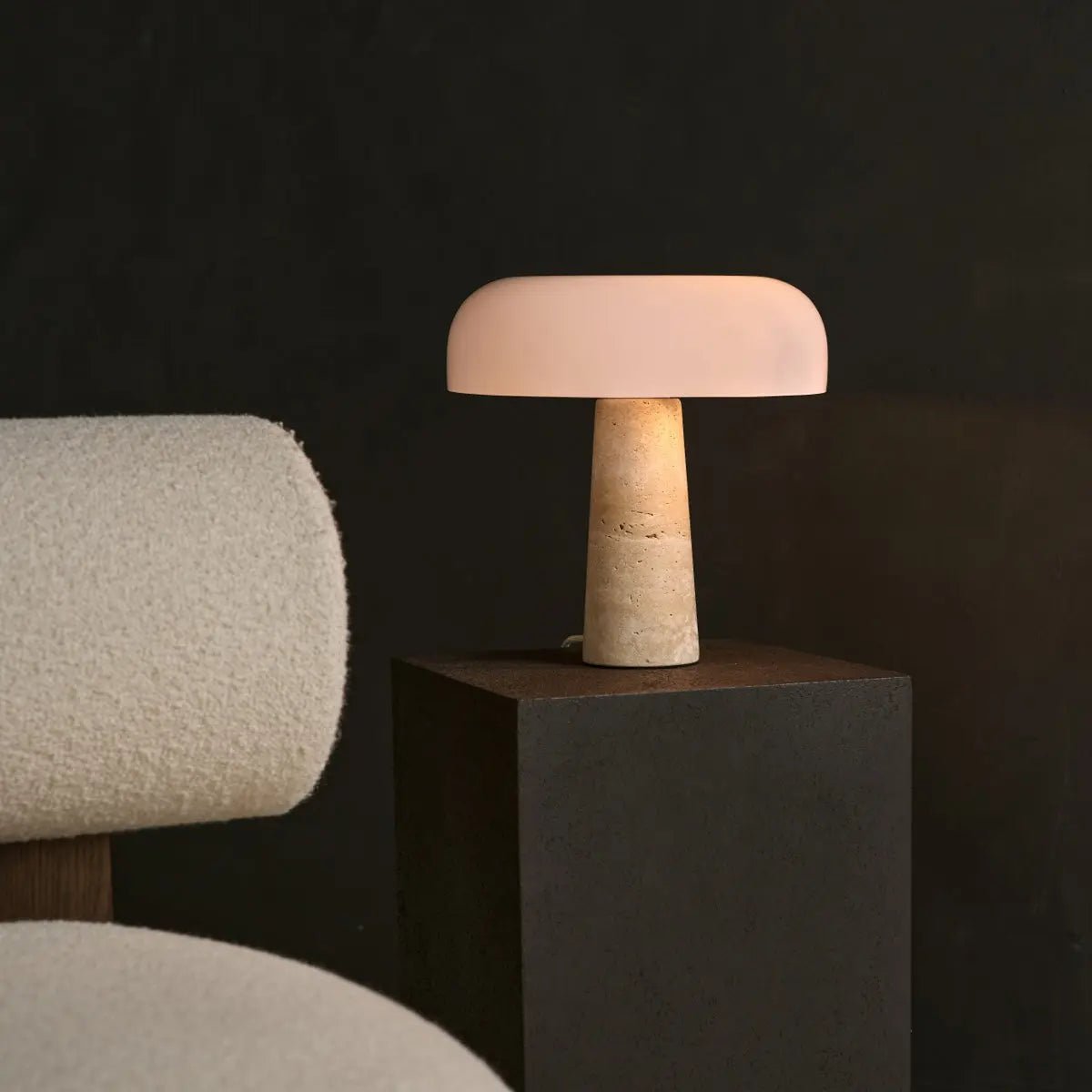 Lampe en travertin Emily – Design élégant fait à la main avec abat-jour en verre