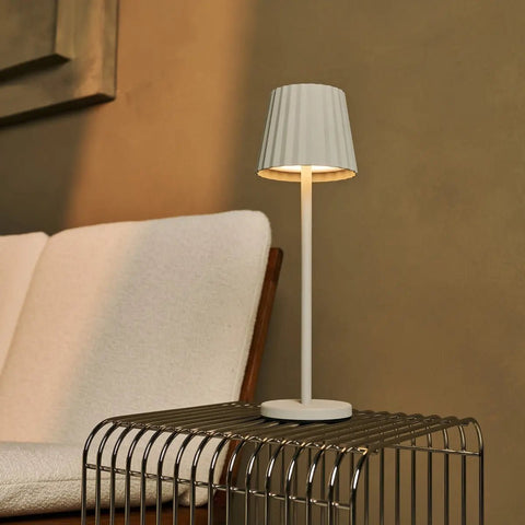 Combi Set Professional - 8 x Maya Shadow Grey Grey Rechargeable Table Lampes et 1 x Station centrale Station de charge sans fil avec Qi-Technology - Perfect pour les restaurants, l'hospitalité et les hôtels