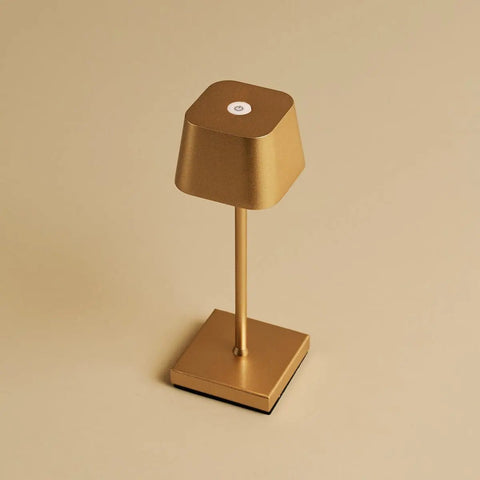 Combi Set Professional - 8 x Sarphati Mini Gold Rechargeable Table Lampes et 1 X Station centrale Station de charge sans fil avec Qi-Technology - Perfect pour les restaurants, l'hospitalité et les hôtels