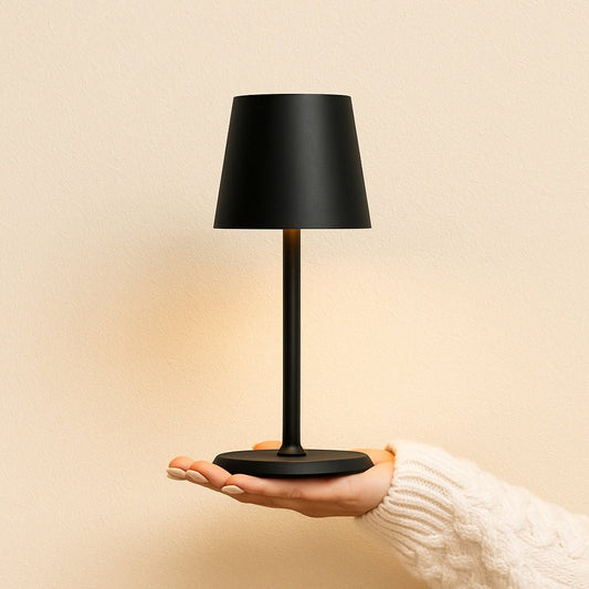 Lampe de table rechargeable en fer James Black – Sans fil, à intensité variable et élégante