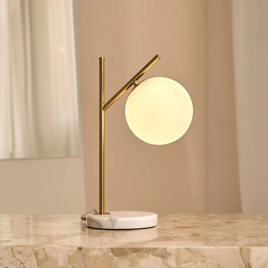 Lampe en marbre Madison avec globe en verre dépoli – Lampe de table élégante