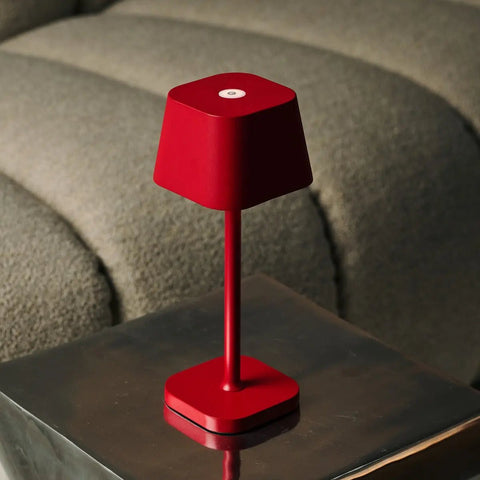 Lampe de table rechargeable Ava Berry Red | Lampe élégante et sans fil et dimmable