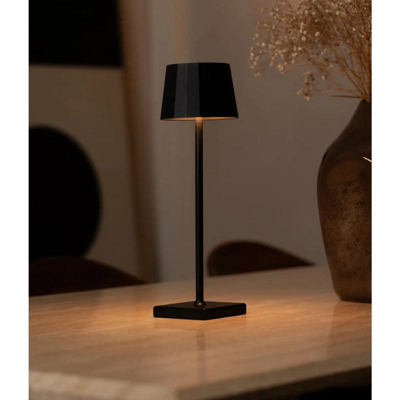 Lampe de table rechargeable en fer William Black – Batterie 120 heures, intensité variable, chargement USB-C
