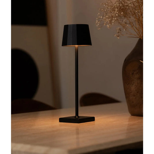 Lampe de table rechargeable en fer William Black – Batterie 120 heures, intensité variable, chargement USB-C
