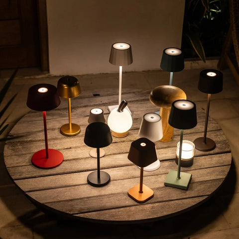 Combi Set Professional - 8 x Sarphati Mini Gold Rechargeable Table Lampes et 1 X Station centrale Station de charge sans fil avec Qi-Technology - Perfect pour les restaurants, l'hospitalité et les hôtels