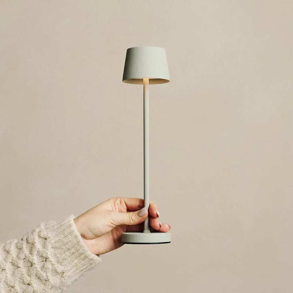 Vondel Mini Shadow Grey Grey Rechargeable et lampe sans fil parfaite pour l'industrie hôtelière - sans fil rechargeable via la station de charge