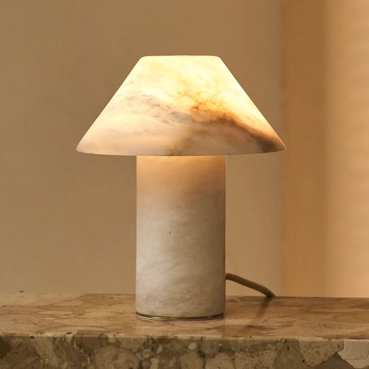 Lampe en albâtre élégante Eleonora – Fabriquée à la main, design unique avec une lueur douce