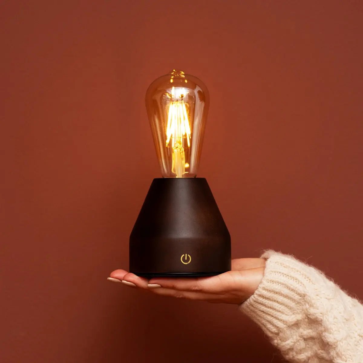 Lampe de table LED rechargeable marron foncé "Zavi" – Sans fil, à intensité variable, batterie de 80 heures